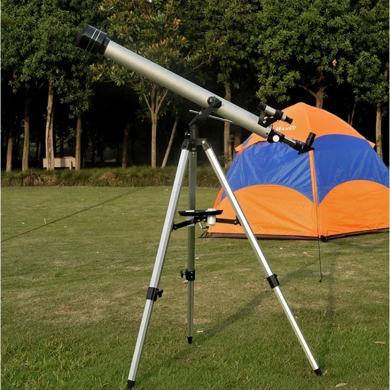 il-telescopio-astronomico-90060-e-un-telescopio-ad-alta-definizione-ad-alta-potenza-utilizzato-per-l'osservazione-delle-stelle-e-l'osservazione-all'aperto-della-luna