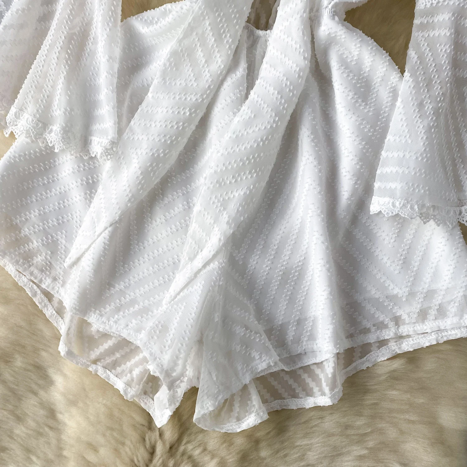 Женский элегантный комбинезон, летний тропический комбинезон с длинными расклешенными рукавами, женский белый свадебный комбинезон для медового месяца, пляжного отдыха, горячий милый комбинезон