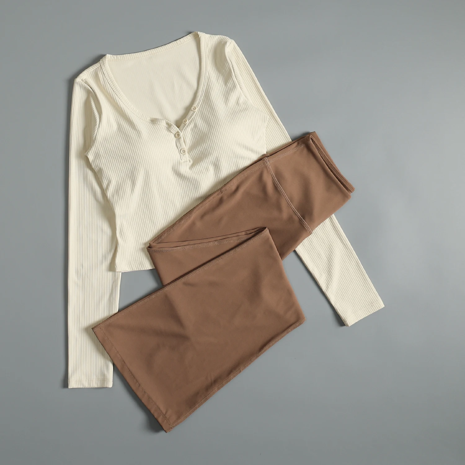 秋の女性用ヨガスーツ、プロのジムエクササイズ、朝のランニング、速乾性、胸パッド付き、スポーツスリムロング