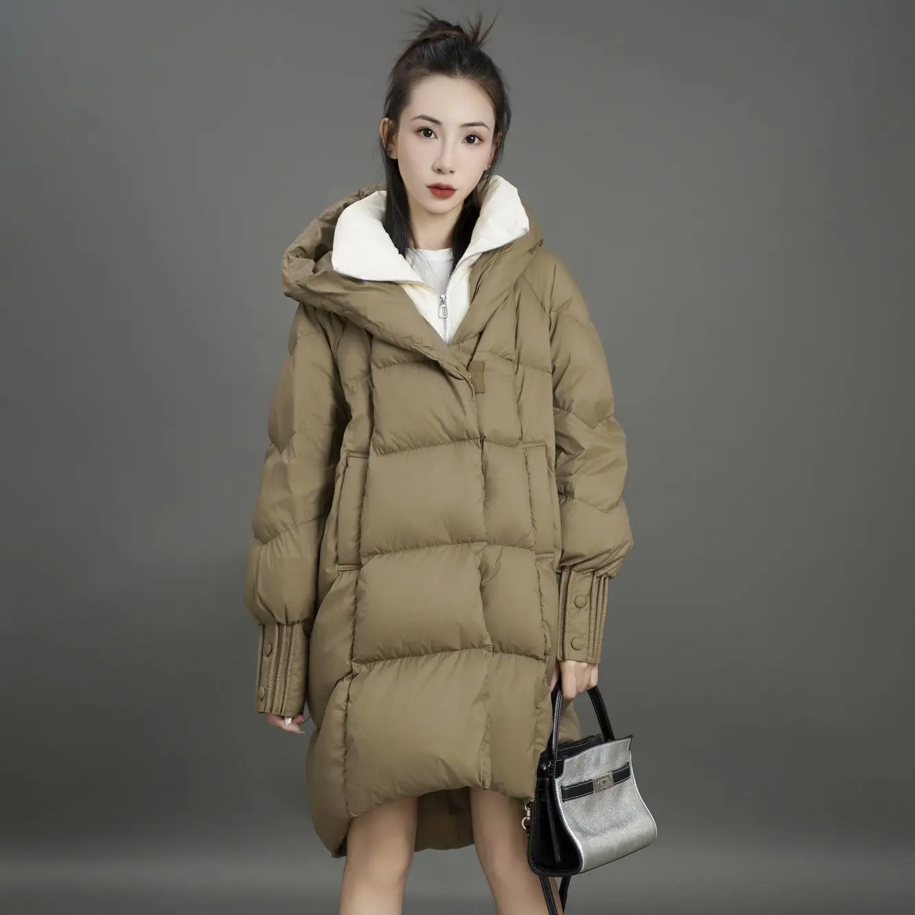 겨울 새 여성 다운 재킷 느슨한 통근자 후드 가짜 두 개의 거위 다운 재킷