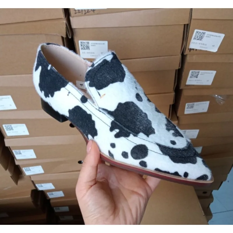 مصمم الأزياء البقرة نمط أشار تو عارضة شقة المتسكعون النساء قارب الأحذية الضحلة حذا فردي للسيدات قارب الأحذية زائد حجم 43