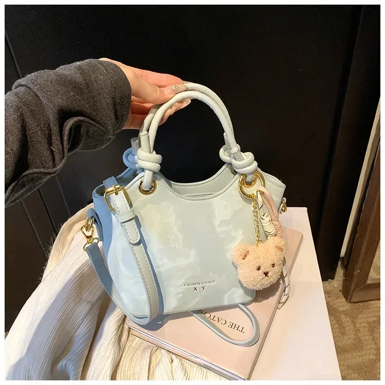 2025 Spring New Trendy Casual Bucket Bag Women Simple High-Sense European Style Work Commute Messenger