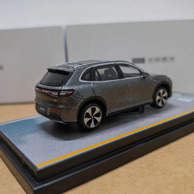 

Оригинальная 1:64 Galaxy E5 модель автомобиля из сплава для взрослых, статическая коллекция, украшенные праздничными подарками, игрушки