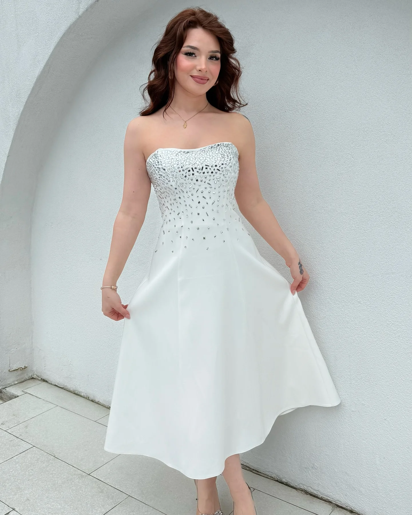 

Customized Temperament Strapless Satin Crystal Evening Dresses High Quality Pleats White Vestido De Festa Vestido De Noche