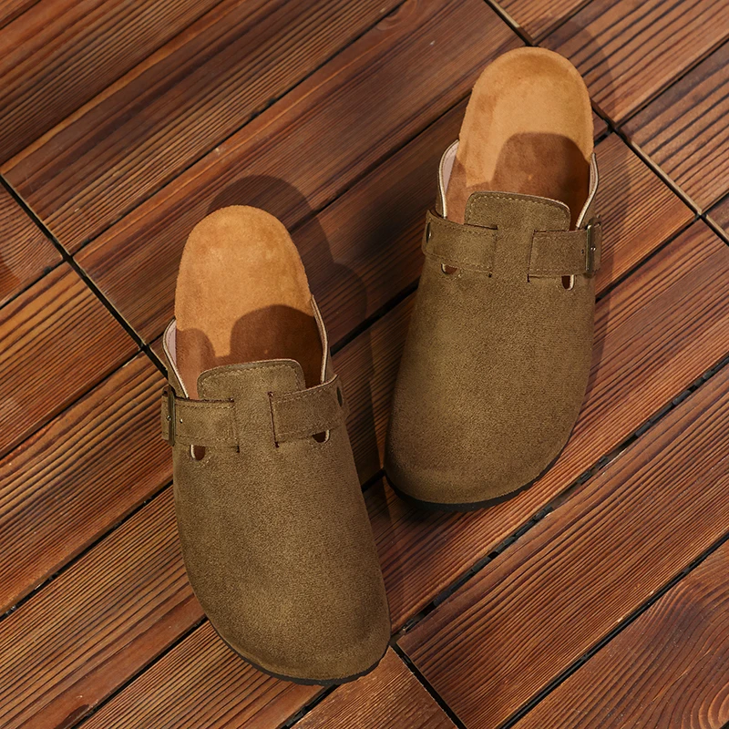 

A pair of soft and comfortable indoor and outdoor dual-purpose anti-slip and wear-resistant men's slippers8821
