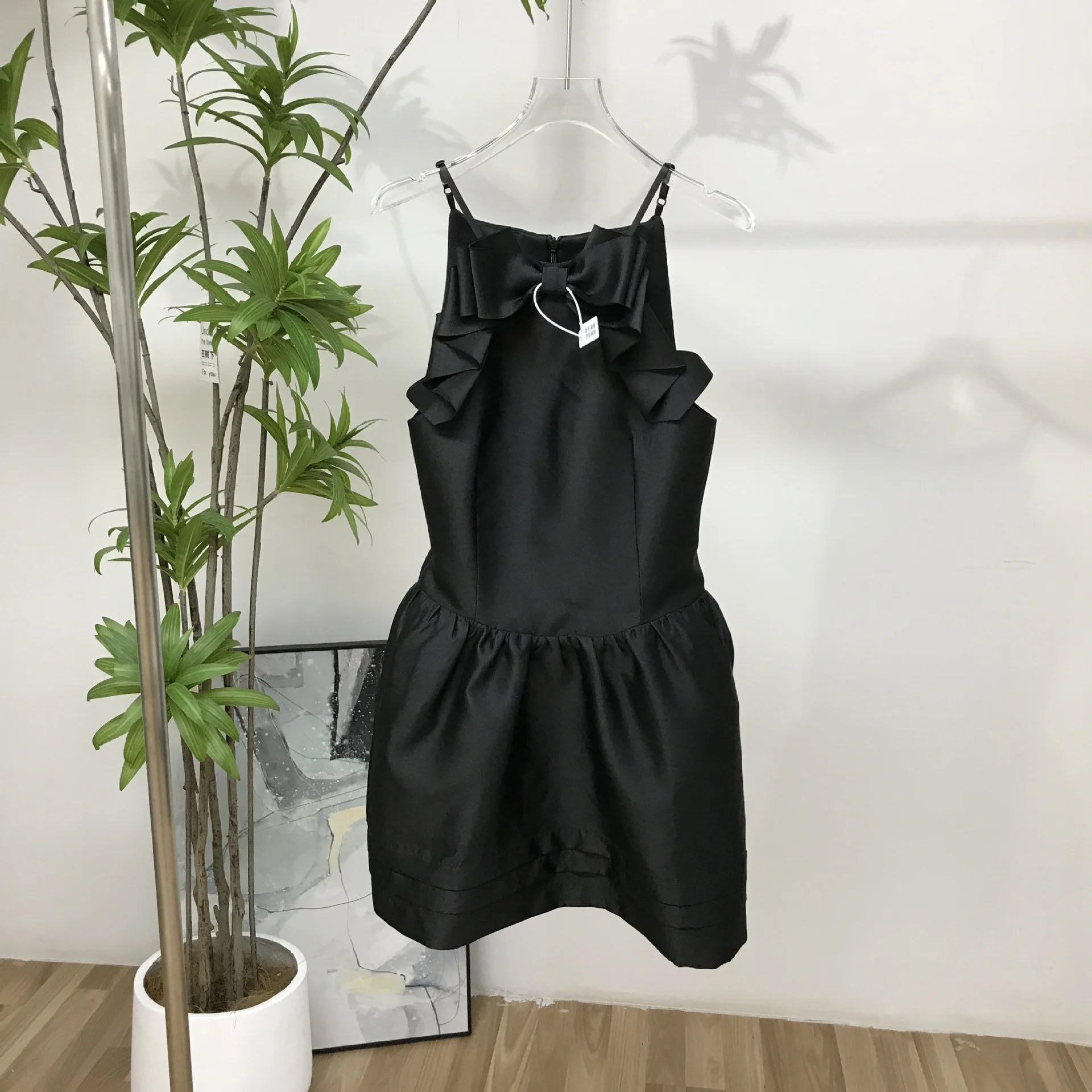 Halterjurk met 3D-boogversiering voor dames, hoge taille, grijze rugloze, sexy mouwloze, modieuze en trendy mini-jurk