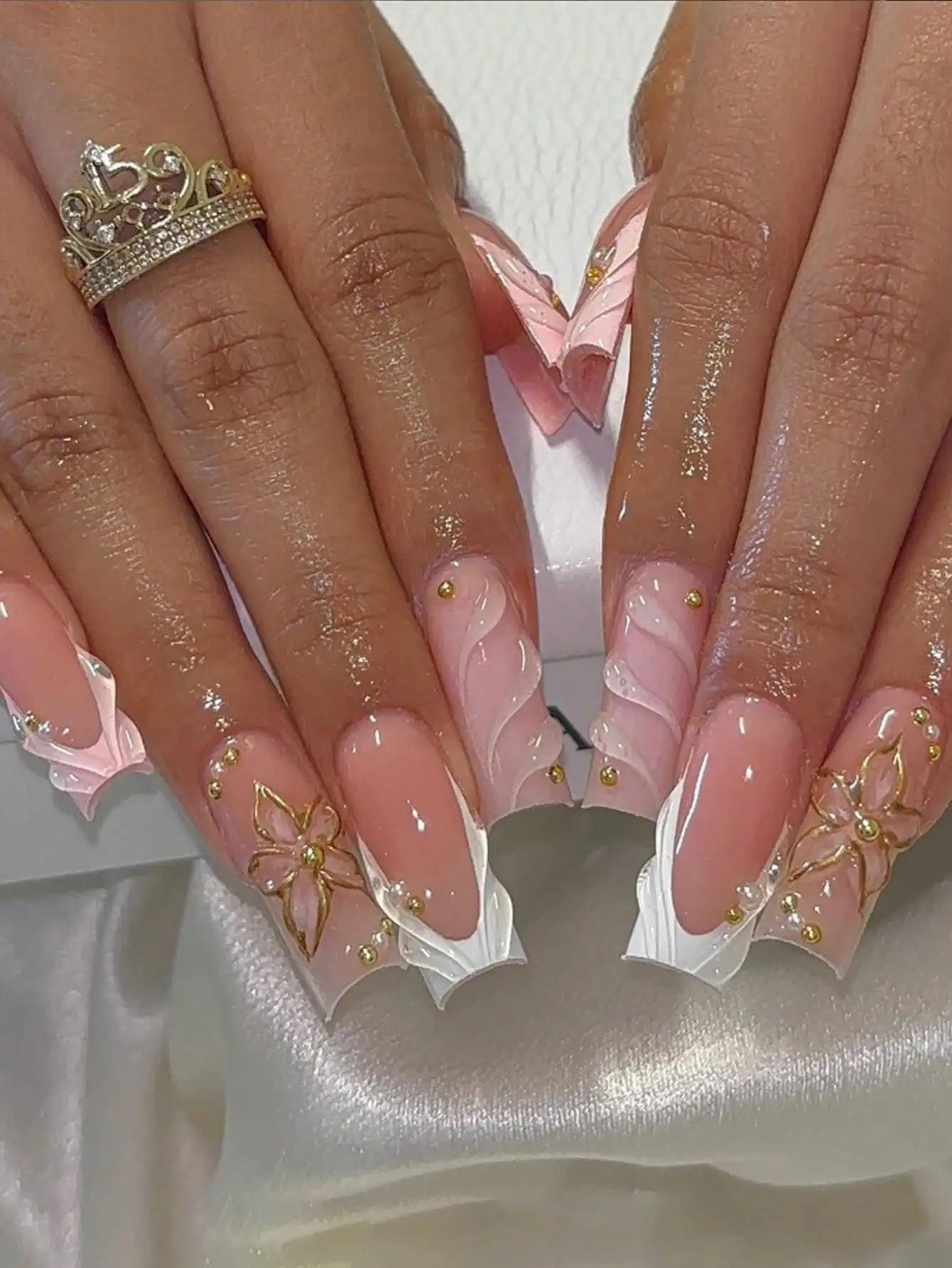 

24 Pieces Short Square False Nails, French Floral Design Gold Chrome Alloy Acrylic Press on Nails (Includes