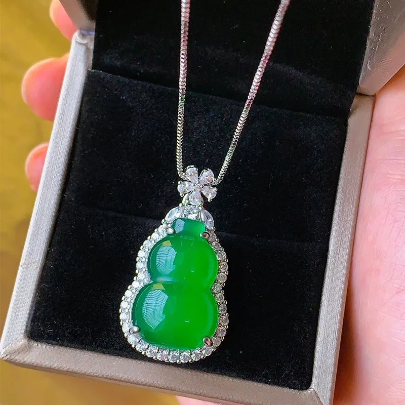 

Luxury Green Jade Pendant Necklace for Women Sparkling Gemstone with Crystal Accents 925 Sterling Silver Chain Perfect Jewelry