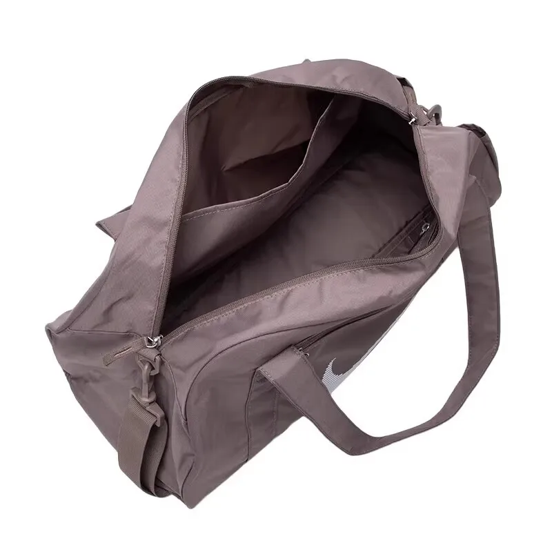 Новое оригинальное поступление NIKE NK GYM CLUB BAG - SP23 Сумки унисекс Спортивные сумки