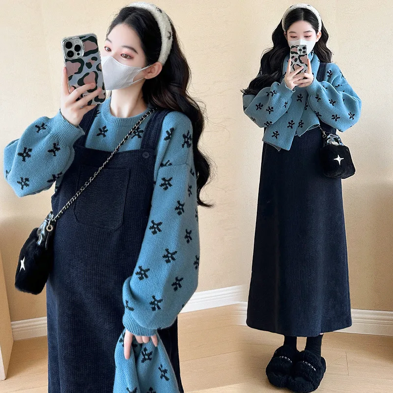 

Комплект для беременных: новый флисовый свитер, свободная юбка на вельветовых бретелях и шарф — комплект из трех предметов