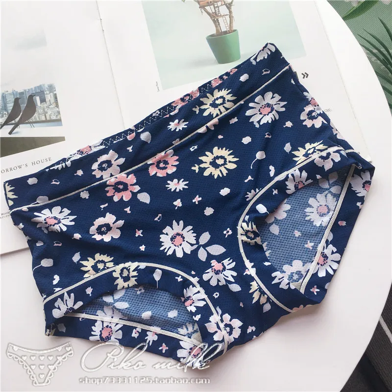 New 28-color Breathable Holes Cute Printed Bag Hips Comfortable Mid-waist Ice Silk Breathable Women\'s Student Panties Underwear