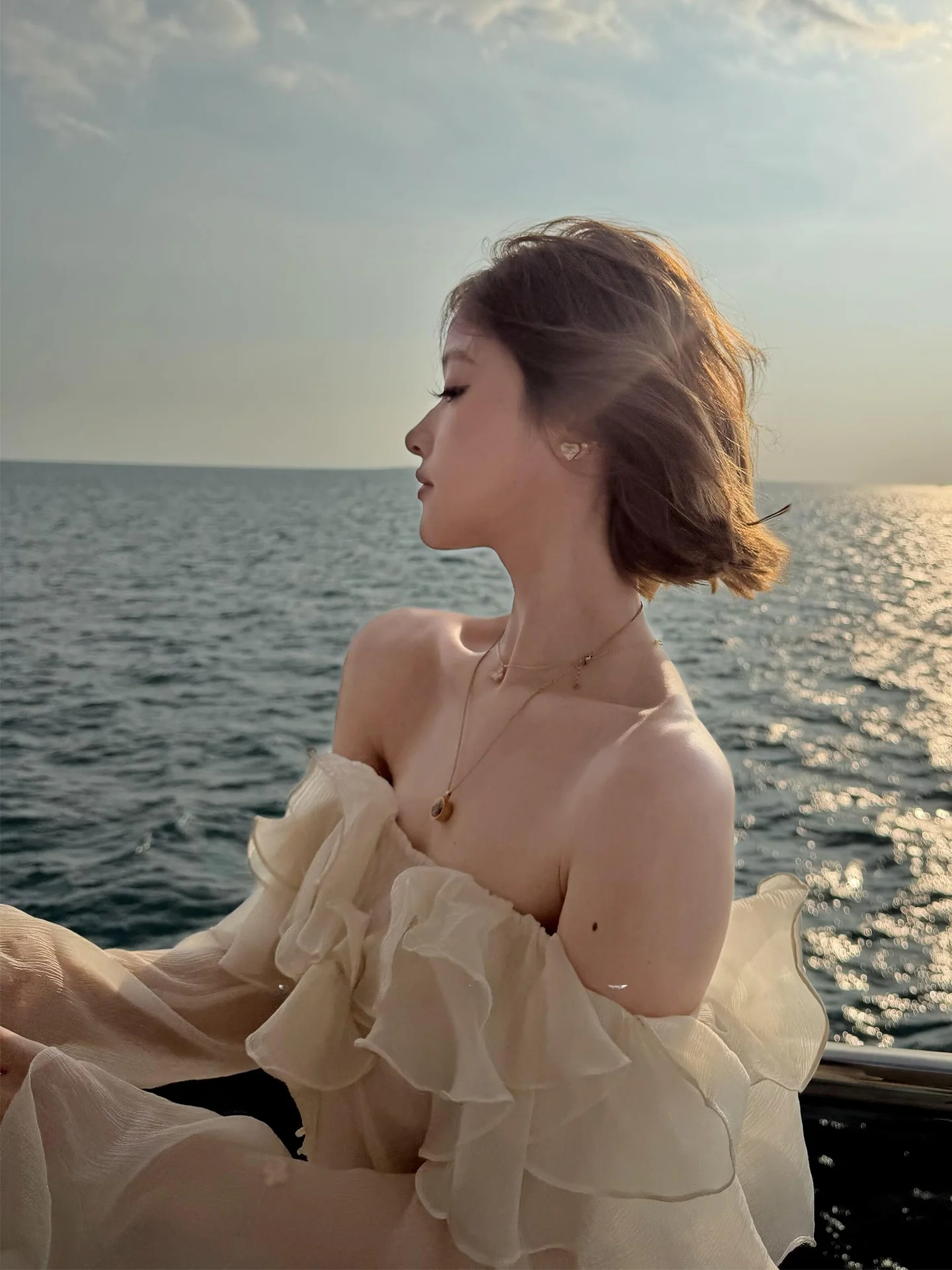 Ele Langärmliges Damen-Oberteil mit Schulterfreiem Design, Modisches Polka-Dot-Muster, Geraffter Saum, Elegante Freizeitkleidung