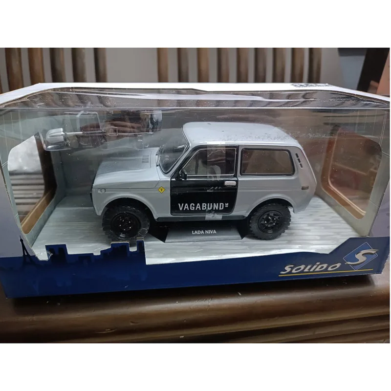 1:18 Scale Lada NIVA Travel Version Alloy Car Model Ornaments