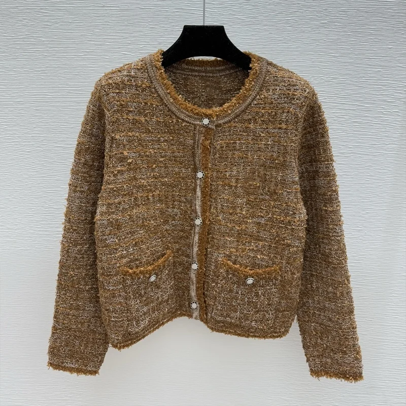 

Высококачественный женский кардиган из тонкого шелка с круглым вырезом, свитер с металлической эмблемой класса люкс 251004181