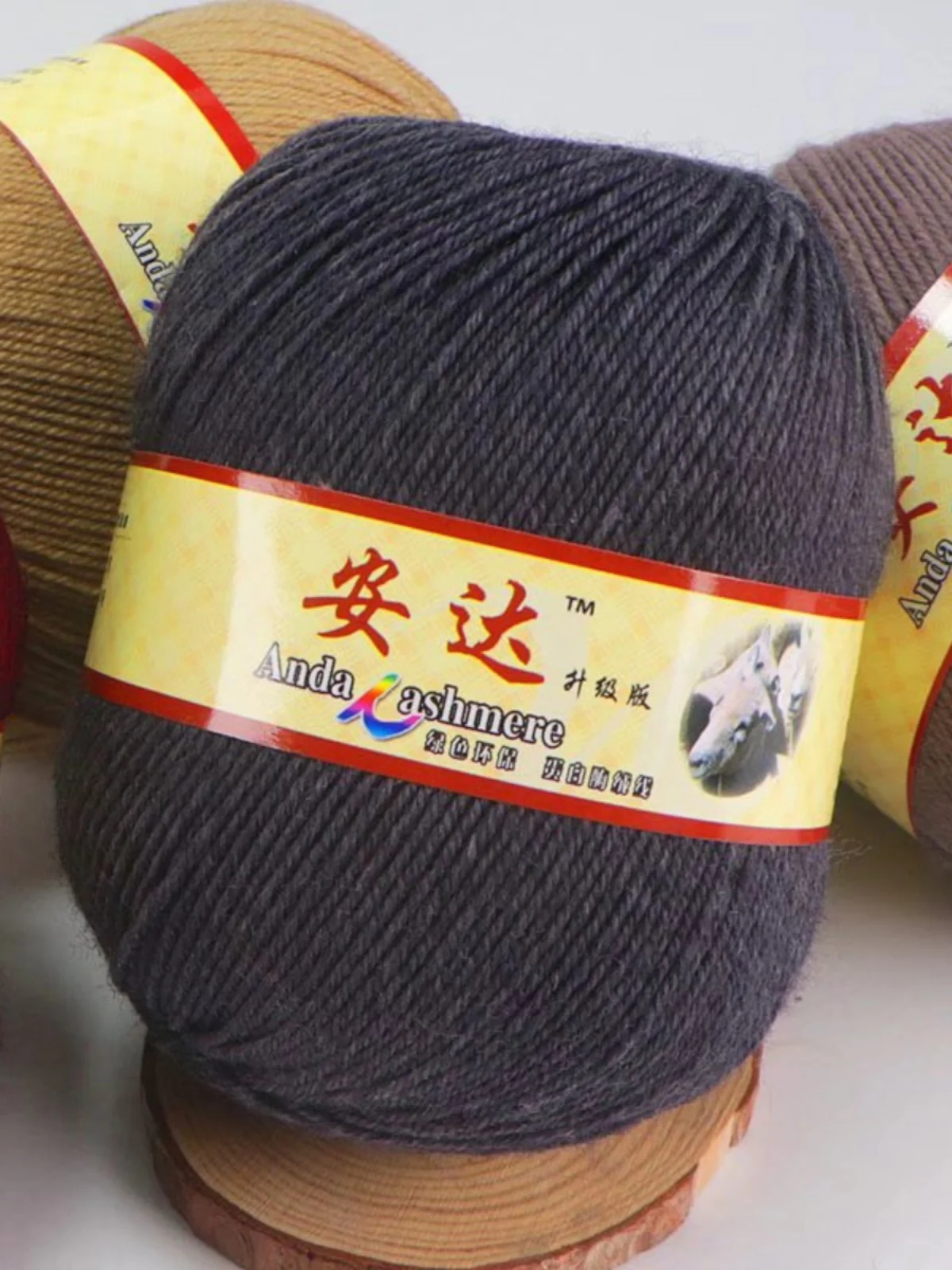 

Mixed Wool Yarn for Hand Knitting Scarf And Sweater Medium Fine Spun Yarn Ball by an Da Brand 62 Pou per Pound