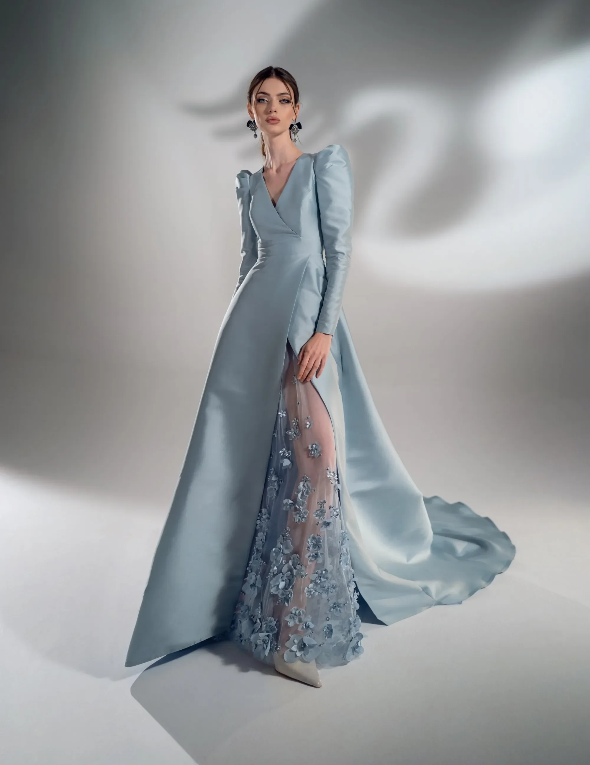 

Customized Elegant Evening Dresses V Neck Long Sleeve 3D Ral Appliques Prom Dress Side Split Celebrity Runway Fashion Gowns