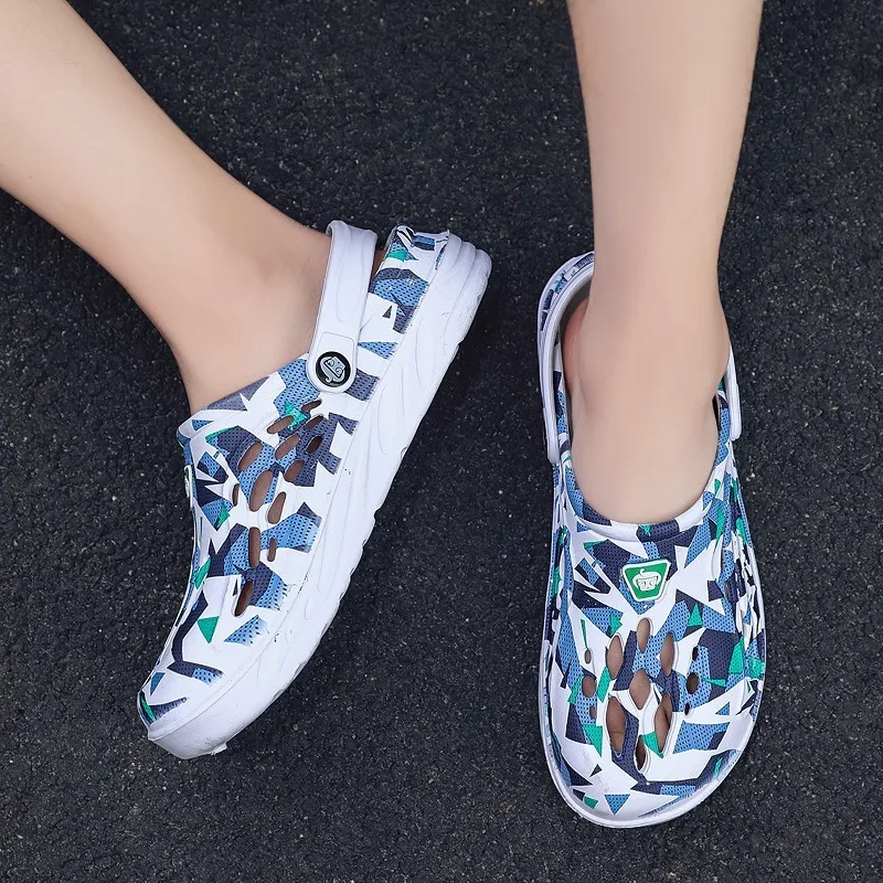 Extra Large Men's and Women's Barefoot Sandals Summer Non Slip Hole Slippers Plus Fat and Enlarged Men's and Women's Beach Shoes