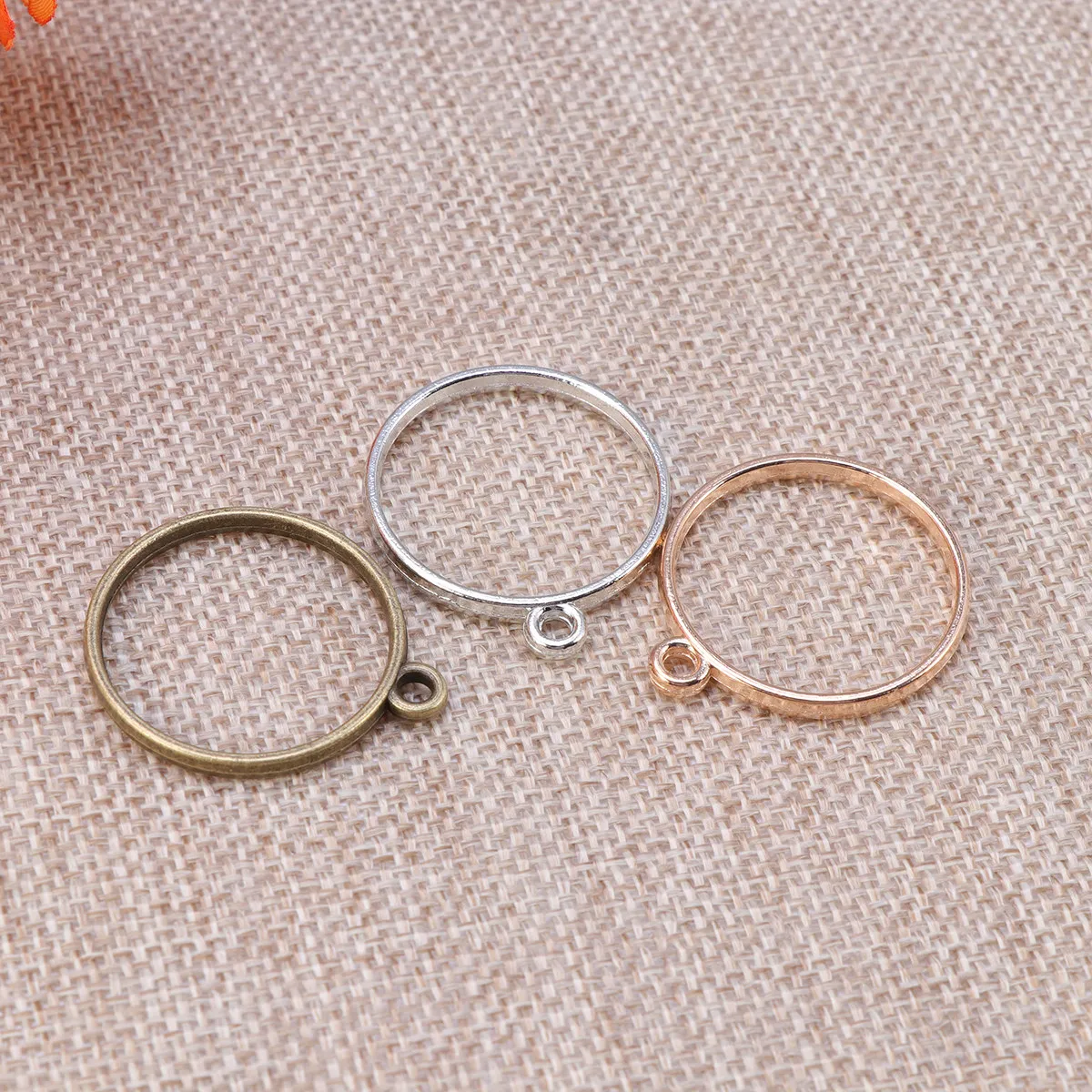 

30 шт. круглых полых подвесок-рамок из сплава для изготовления ювелирных изделий, аксессуаров для скрапбукинга, серег и ожерелий