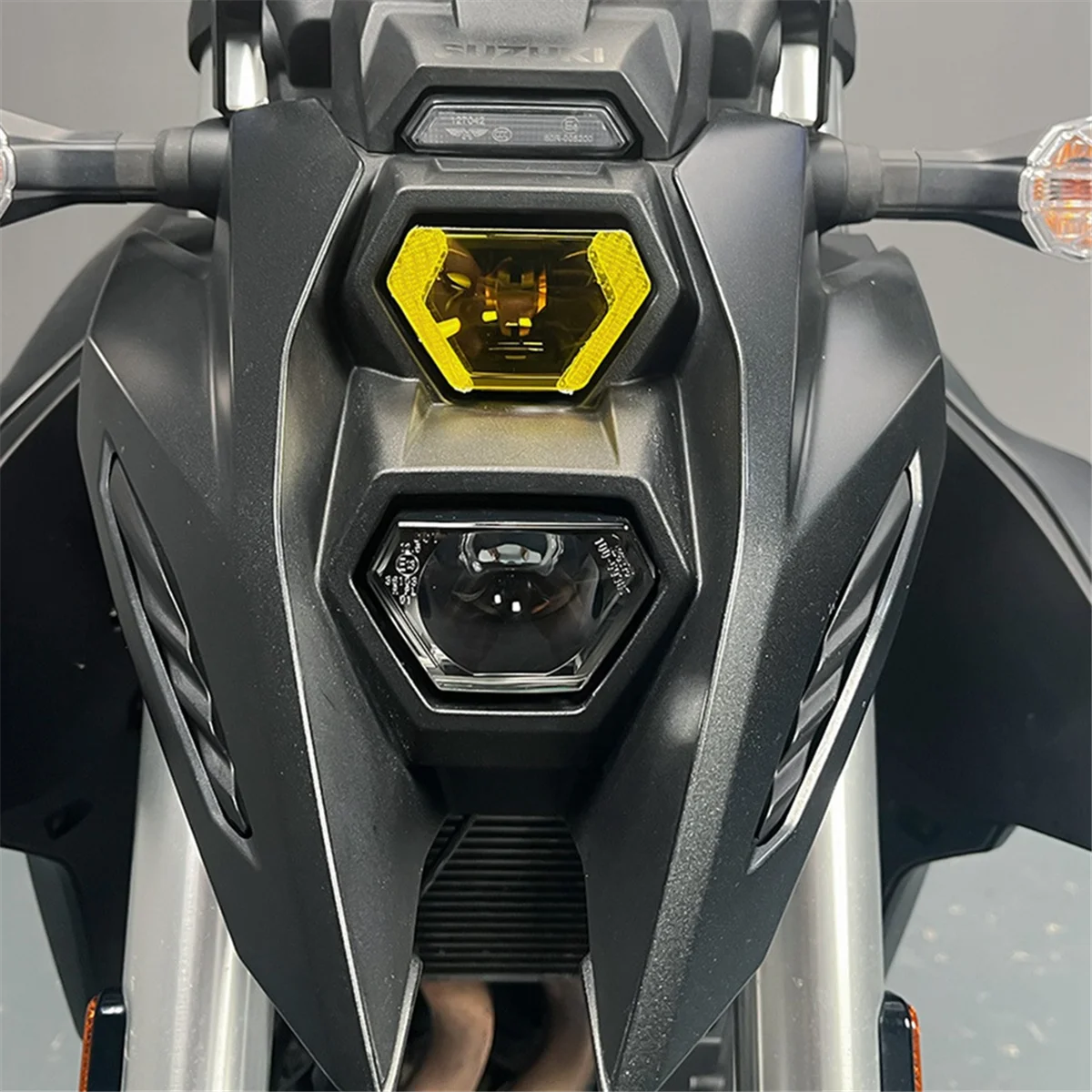 

look-Motorcycle Modified Headlight Cover Guard Protective Film for GSX 8R S8R S950 S1000R DL800 2022-2024