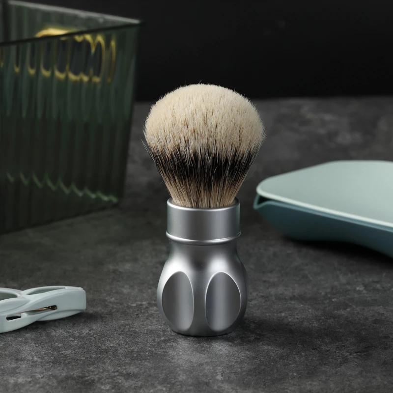 nuevo-yaqi-2026-gemini-brocha-de-afeitar-humeda-de-pelo-de-tejon-con-mango-de-metal-cromado-mate-de-24-mm-y-punta-plateada-para-hombres-regalo-coleccionable