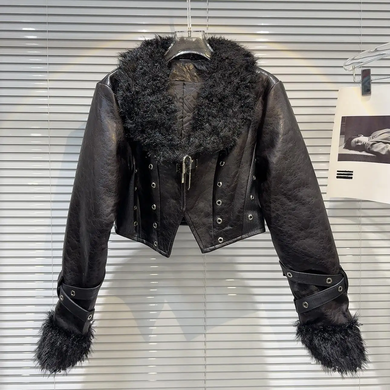 Street Sle ort PU-Leder Jaet Damen Faion Wintermantel mit Lammfellkragen Textur Innenmantel aus Baumwolle Hot Girl