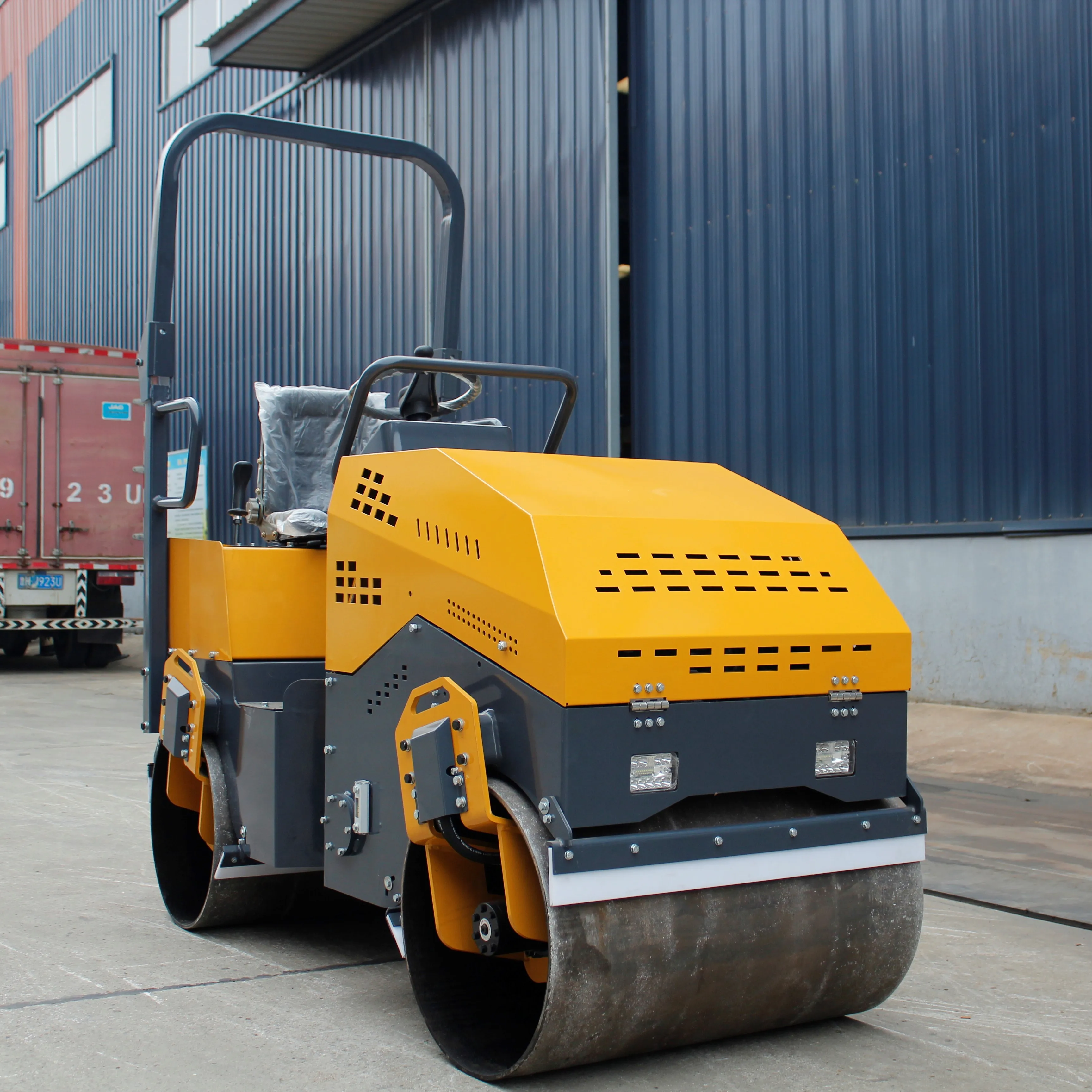 

1 Ton Mini Road Roller Walk Behind Vibratory Compactor Small Size For Soil And Asphalt Compaction Easy To Operate And Maintain