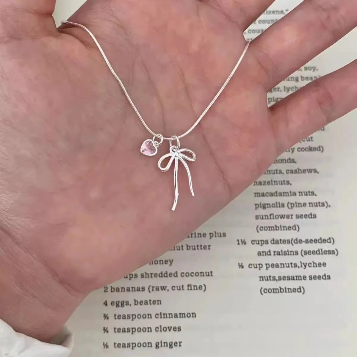 Mode Silber Farbe Halskette Fliege rosa Kristall Herz Bowknot Anhänger Halskette für Frauen Mädchen ästhetischen Schmuck Großhandel