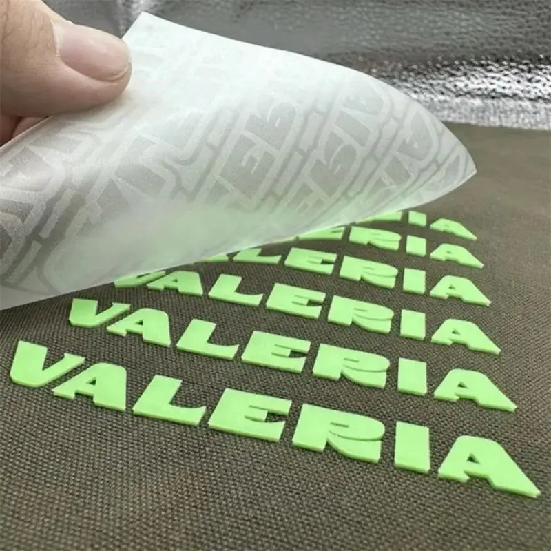 แพทช์ซิลิโคน 3 มิติ แบบกำหนดเอง รีดติดด้วยความร้อน โลโก้ส่วนตัว แพทช์ซิลิโคนรีดติดเสื้อผ้า กระเป๋า หมวก DIY อุปกรณ์ตกแต่งเสื้อผ้า