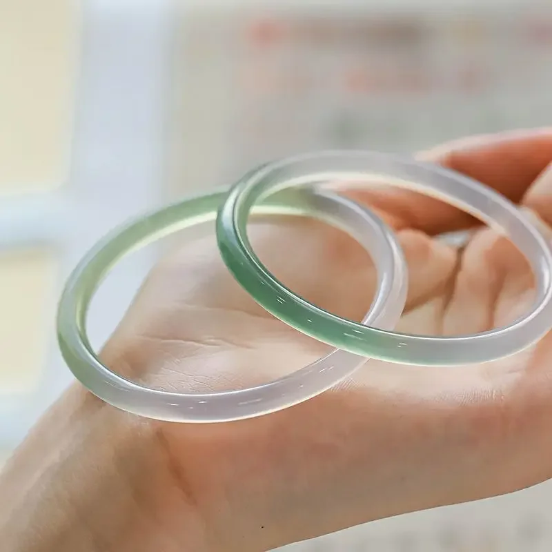 

Half-mountain and half-water bracelet, thin round chalcedony bracelet, oil green Yuanshan Dai, only this green thing