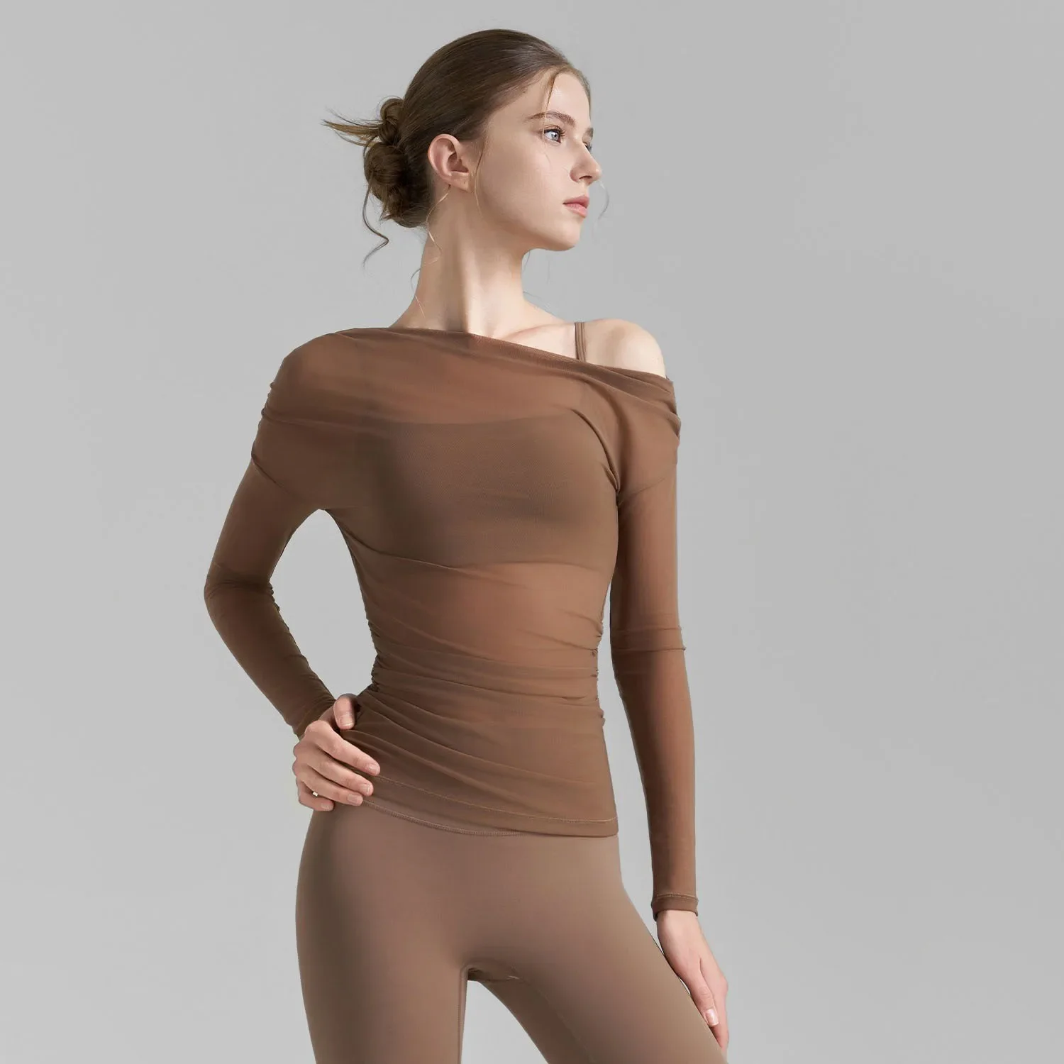 

Женский дышащий кроп-топ на одно плечо с сетчатыми вставками, с длинным рукавом, для йоги, пилатеса, фитнеса, спортзала, модная спортивная одежда