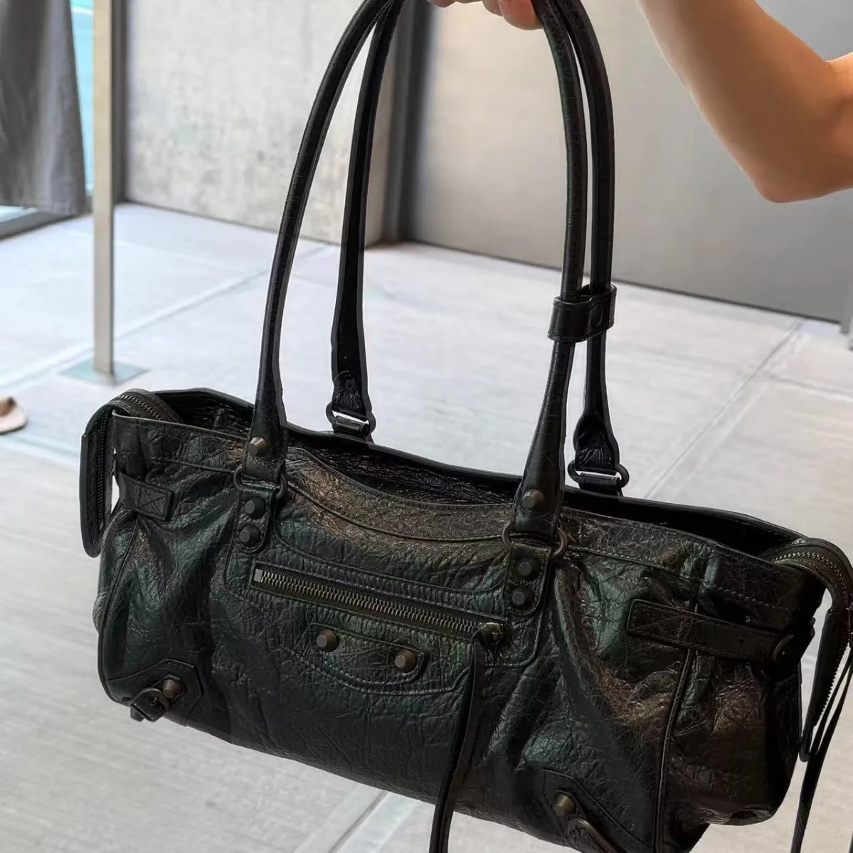 

Retro Women's Motorcycle Handbag Brand Tassel Design High-end Shoulder Pillow Bag Trendy Large Capacity Underarm Bag Women's Bag