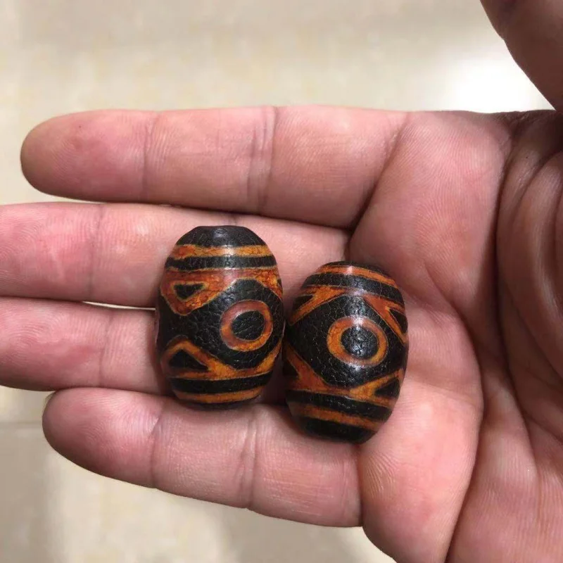 Wholesale Agate Three Eyes Tibet Beads Gracked Glaze Weathering Bird Eggs Type Old Beads Scattered Beads Tibet Beads Tube Beads