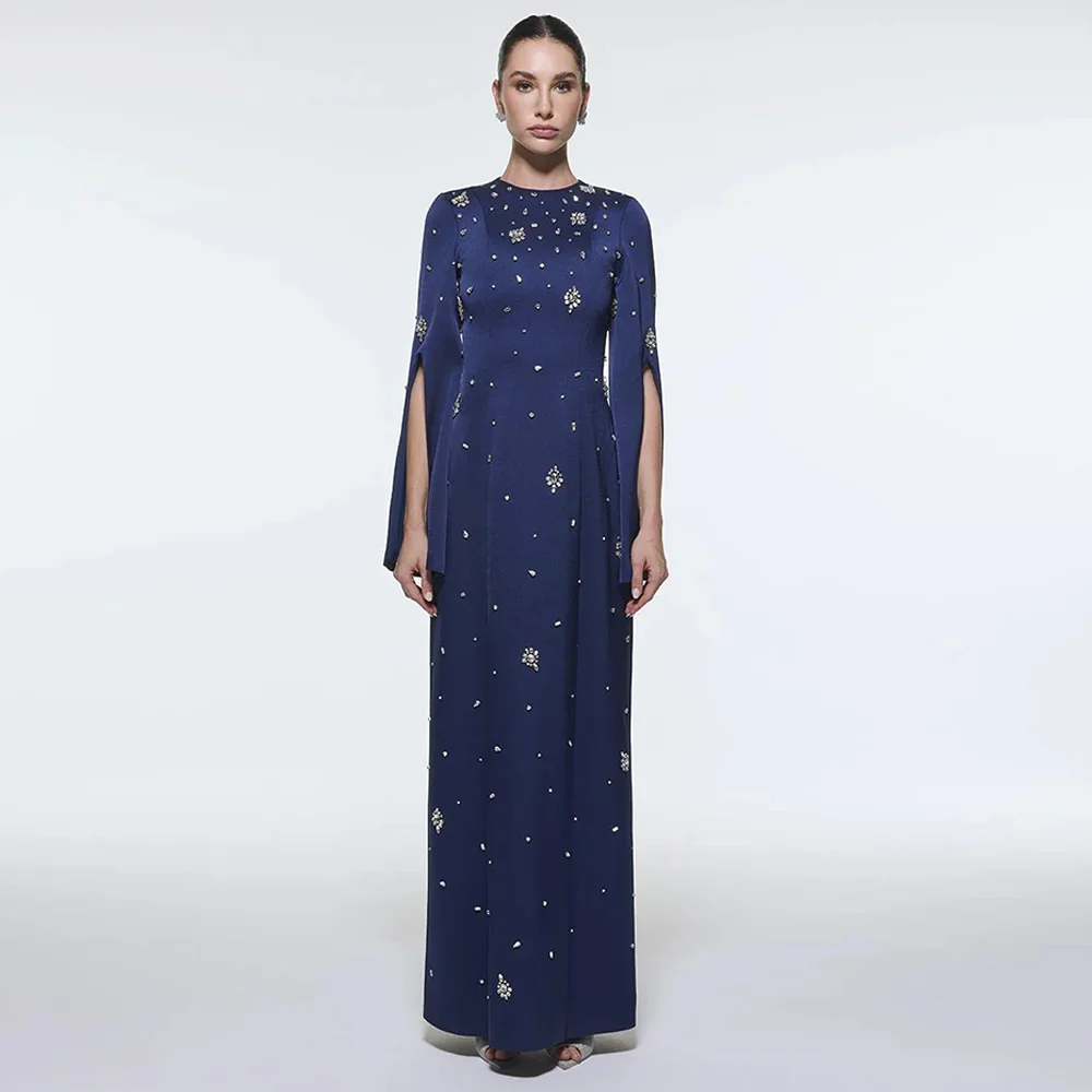 Elegantes Abendkleid, maßgeschneidert, Rundhalsausschnitt, lange Ärmel, silberne Steine, gerade, saudi-arabisches Abendkleid, formelle Kleider