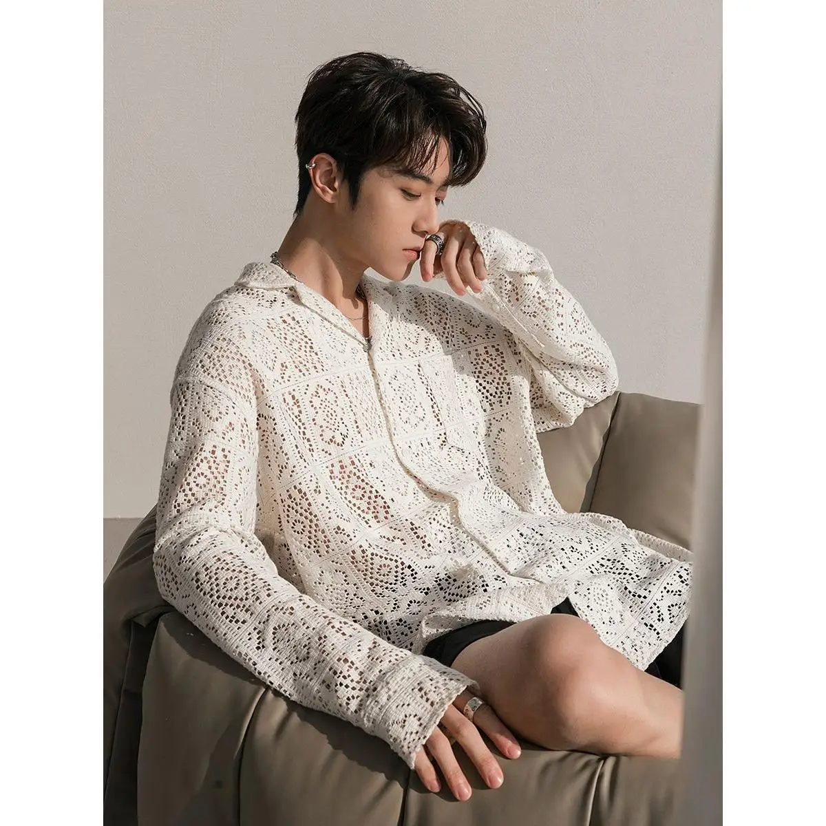 

Autumn Hollow out Design Loose Casual irt Jaet Couple Trendy Top High End Long Sve Men's irt Faionable Urban Sle