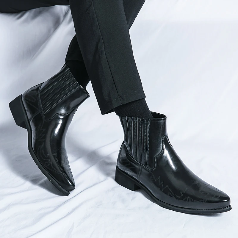 รองเท้าบูทหนังผู้ชายแบบมีซิปสำหรับฤดูใบไม้ร่วง สไตล์อังกฤษ รองเท้าทางการและลำลอง รองเท้าหนังหุ้มข้อสูง รองเท้าบูทสั้น สีดำ ไซส์ใหญ่พิเศษ M