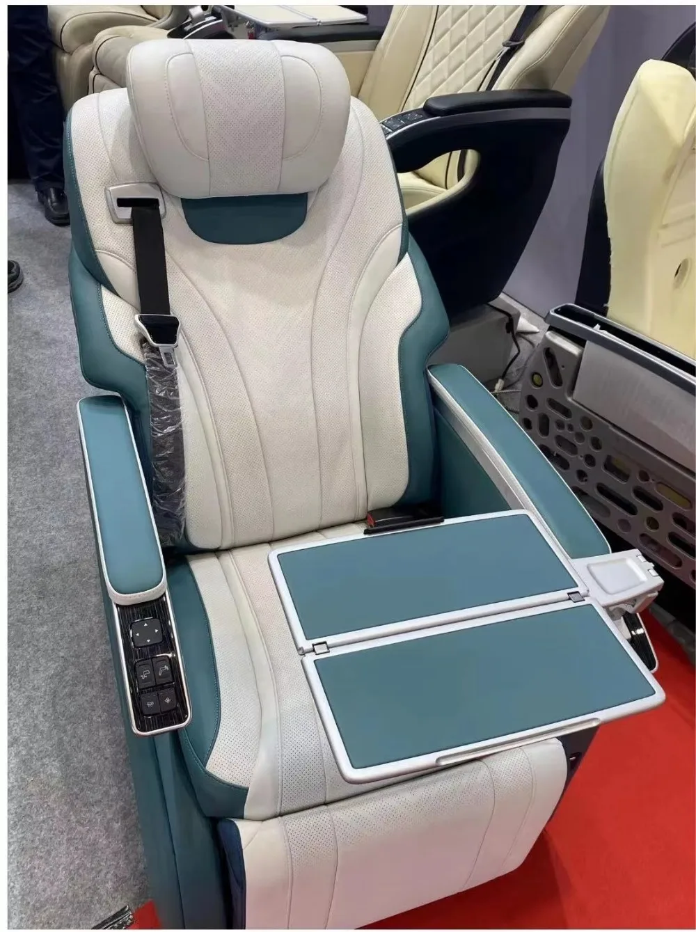 Haobang New Design Electric Vito Seat Luxury Car Seat With Armrest Table for Van