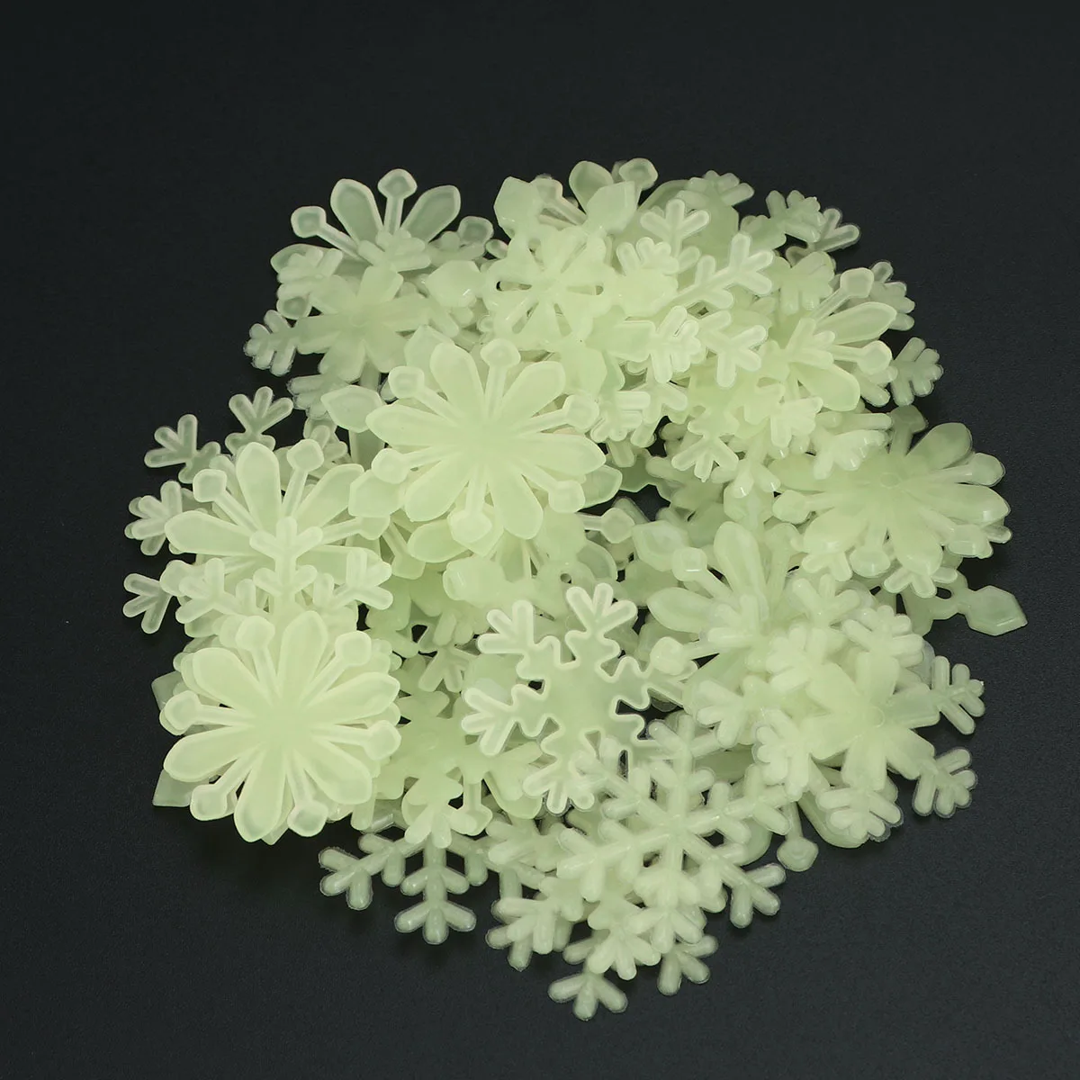 

50Pcs 3D Snowflake Wall Art Stickers Glow in Dark Home Party Decor for Windows Walls Mirrors Ceiling Holiday Christmas