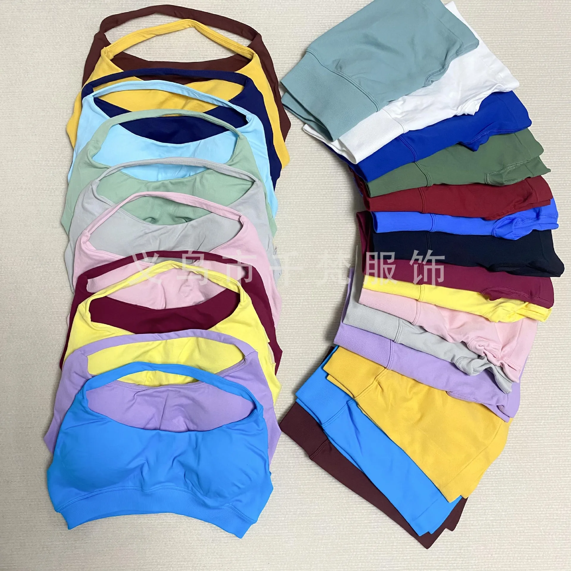 

Комплект из 2 предметов для спортзала, топы на бретелях с высокой талией, бесшовные шорты, спортивный костюм, одежда для фитнеса, спортивная одежда для тренировок, 2025