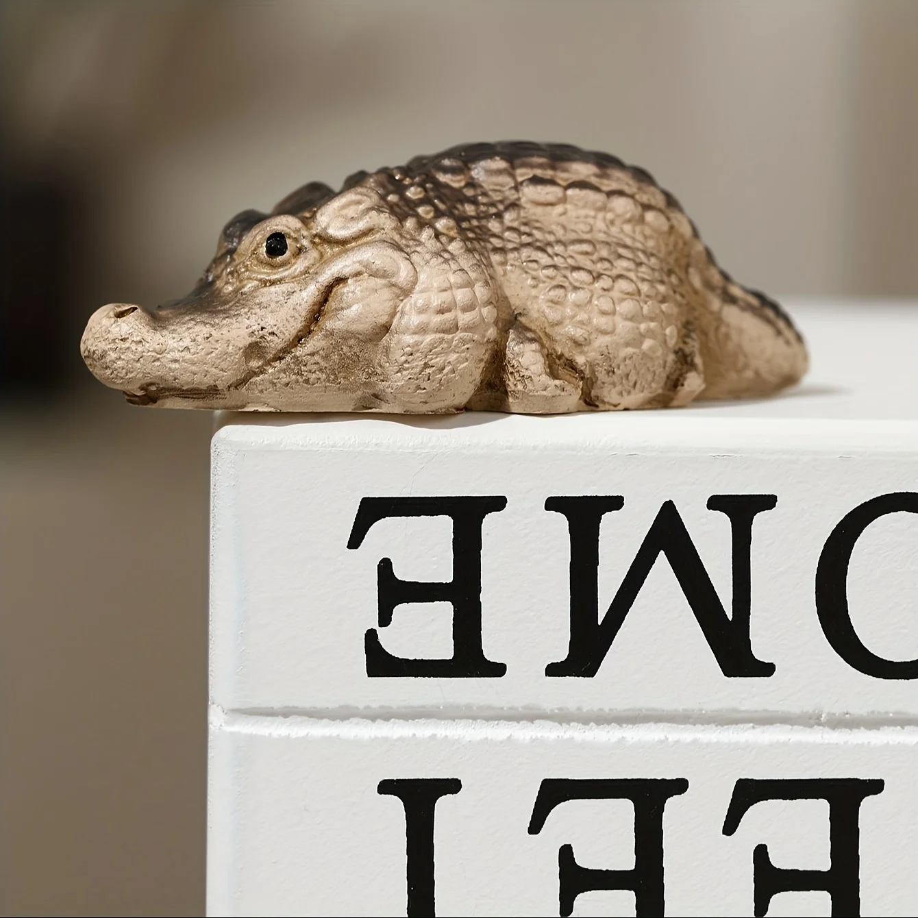 Rzeźba krokodyla Statuetka Nowoczesna dekoracja Prezenty do domu Statuetka zwierzęcia Dekoracja stołu Rzemiosło Żywica — zdjęcie 3