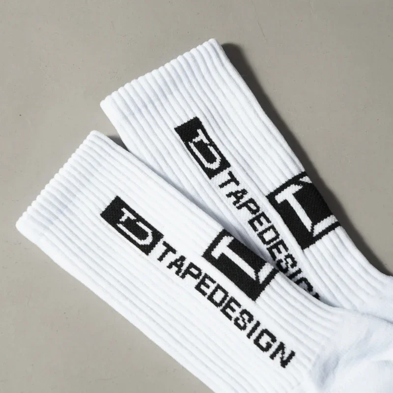 Calcetines deportivos de tubo medio para hombre, medias antideslizantes transpirables de Color sólido para primavera y otoño, calcetín informal con estampado de letras a la moda para hombre