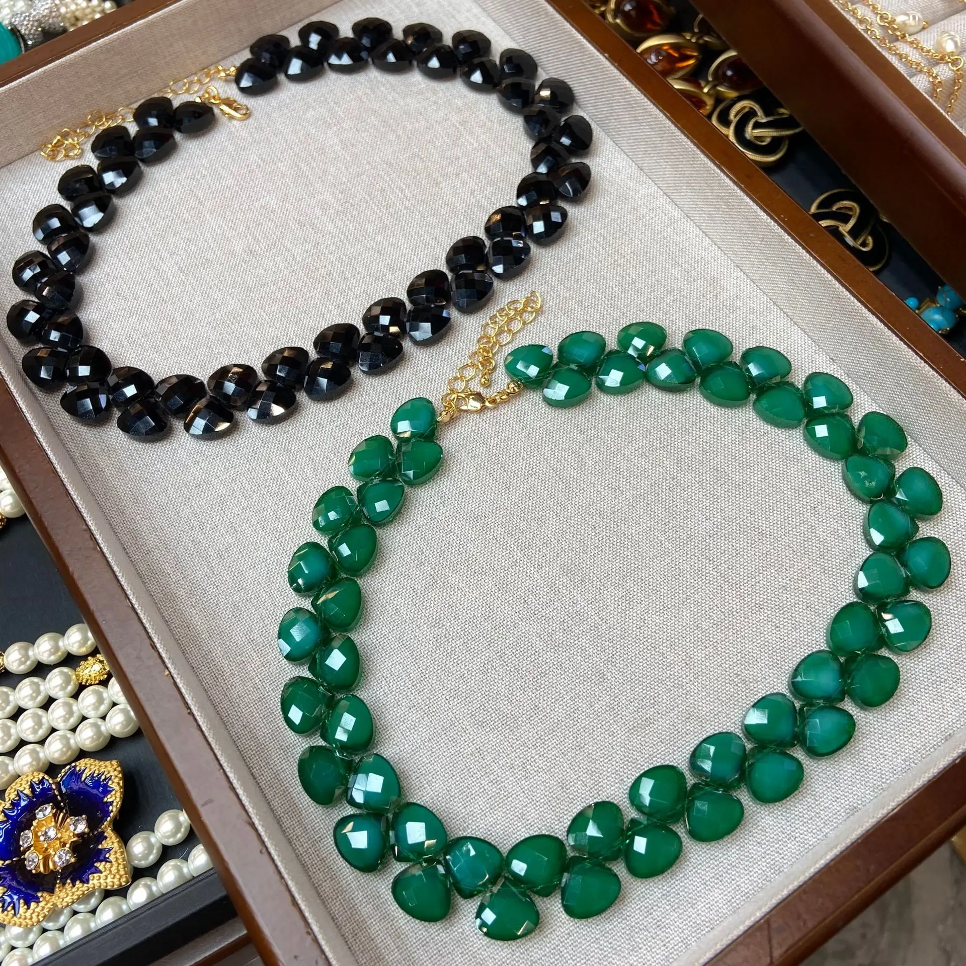 

Women Retro Fashion Vintage Glass Necklace 2025