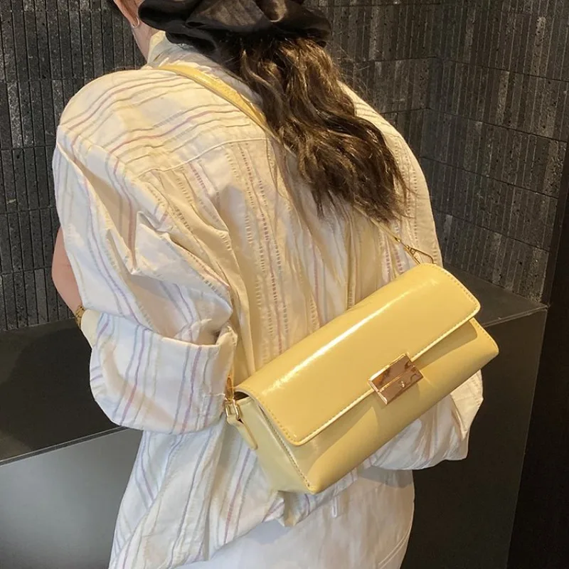 Stilvolle Wickeltasche im Clutch-Design, klassische Lederhandtasche mit originellem Texturfinish, Retro-Quadrat-Umhängetasche für Shopping und Partys