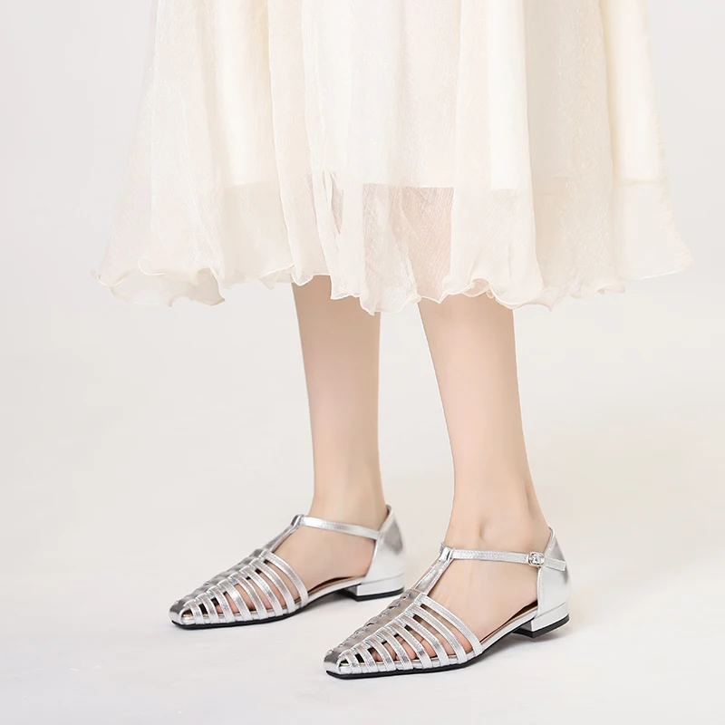 

New trendy women's sandals flat bottom, comfortable weaving, hollowed out toe cover, elegant slimming soft leather