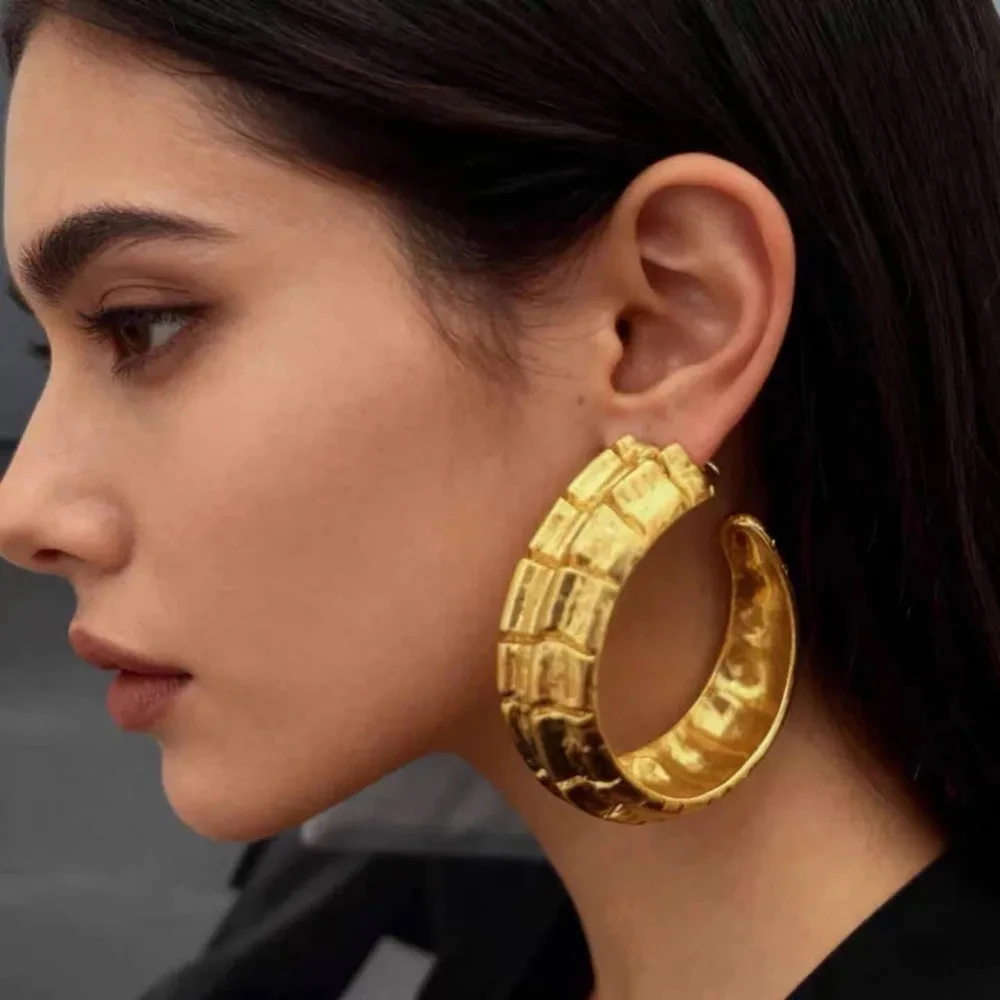 High Qulaity Vintage Metal Alloy C-style Hoop Earrings For Women Jewelry Geometric Personality Statement Accessory