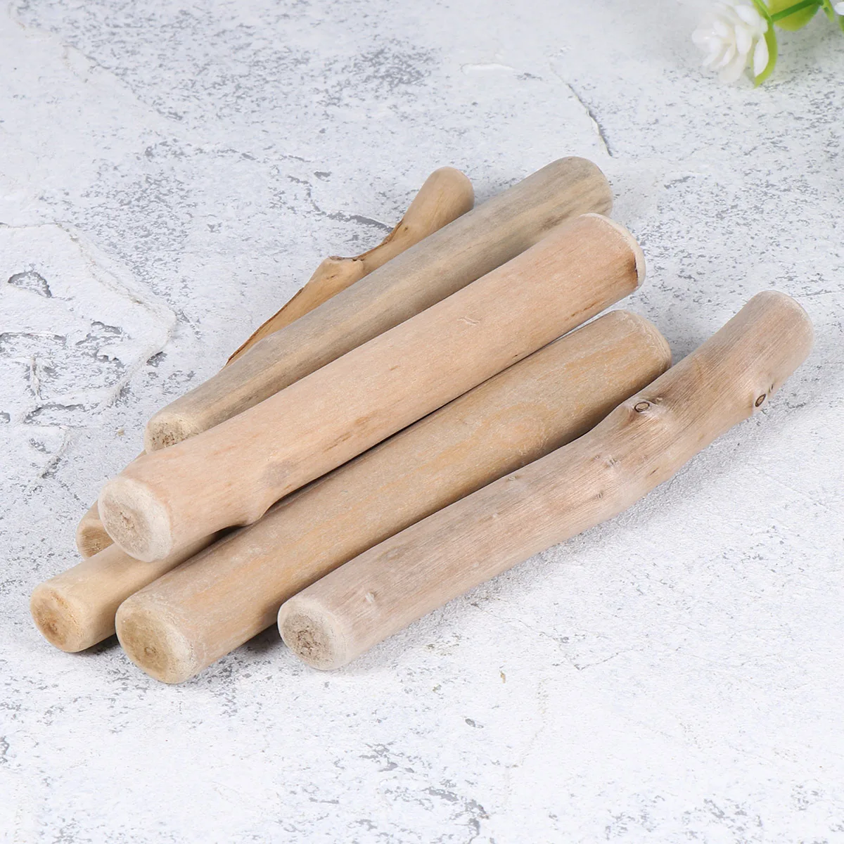 

16Pcs Small Wooden Sticks Natural Wood Blocks Lightweight Xmas Party Decorations Christmas Log Sticks for DIY Crafts