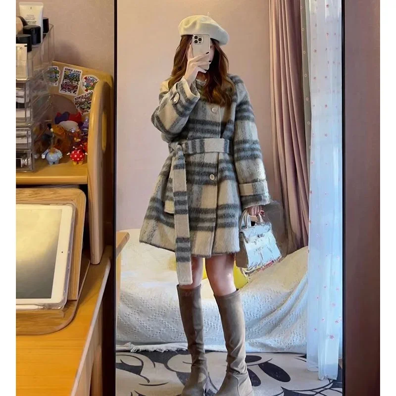 High-end Fashionable Women Medium Long and Winter Thickened Small Socialite Plaid Woolen Coat Women's Clothing Simple Commuting