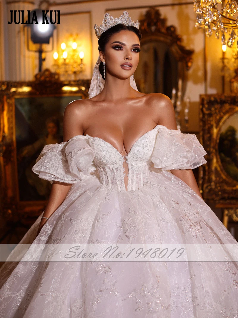 Julia Kui Abiti da sposa con scollo a cuore di lusso su misura Abiti da sposa con spalle scoperte Perline Gonne da sposa in pizzo ricamato