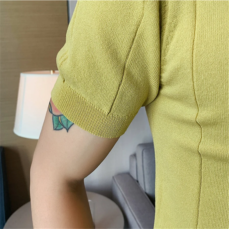 2025 جديد الصيف الرجال سليم صالح موضة الخامس الرقبة قمصان بولو محبوك تي شيرتات قصيرة الاكمام مخطط ملابس للرجال عادية تي شيرت