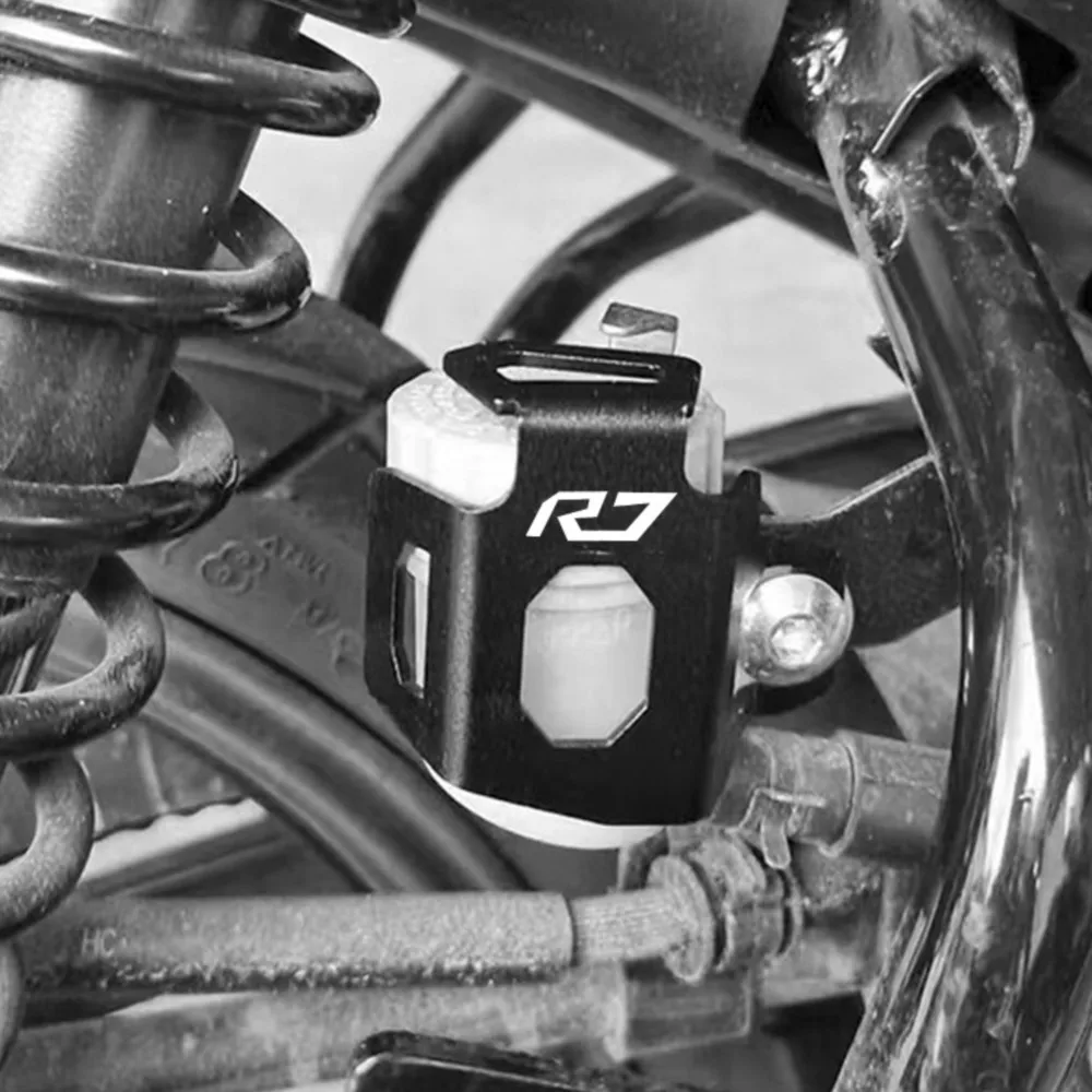 Rear Brake Fluid Reservoir Guard For Yamaha YZF R7 YZFR7 YZF-R7 2021~2024 2025 2026 Motorcycle Brake Cylinder Pump Cover YZF-R7