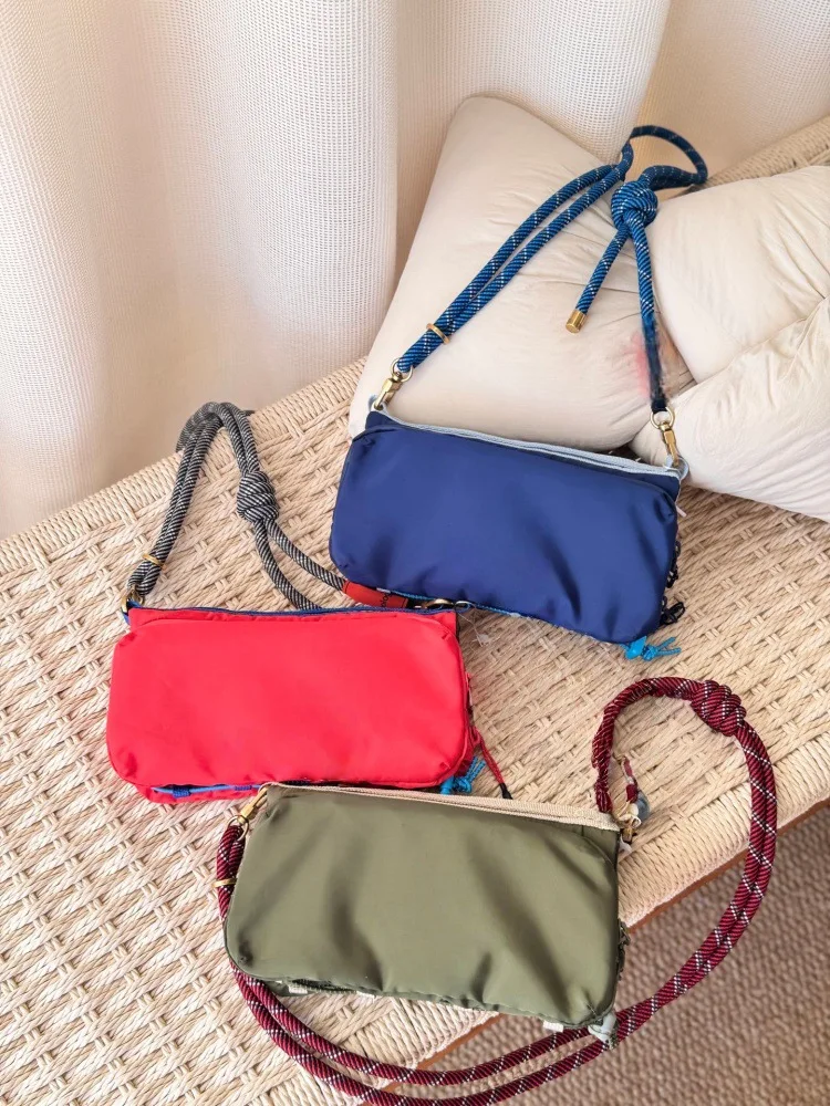 outdoor-mountain-series-water-bottle-bag-large-capacity-anti-slip-single-shoulder-crossbody-multi-functional-bag-christmas-style